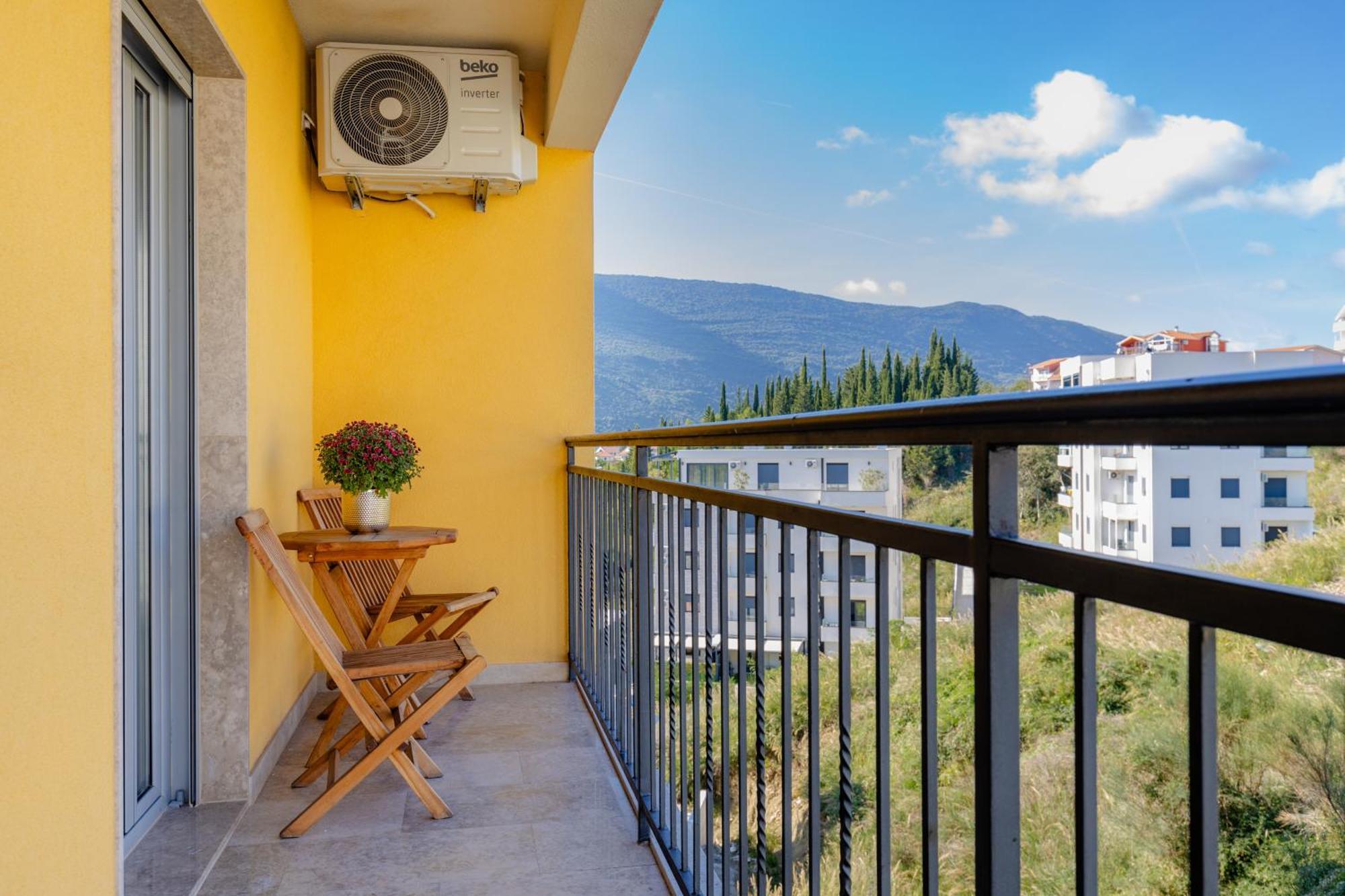 Apart Hotel M S Katunjanin Herceg Novi Exterior photo